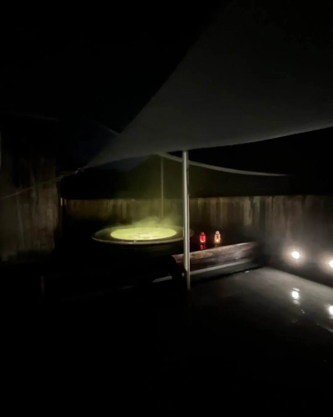 Jacuzzi bij avond